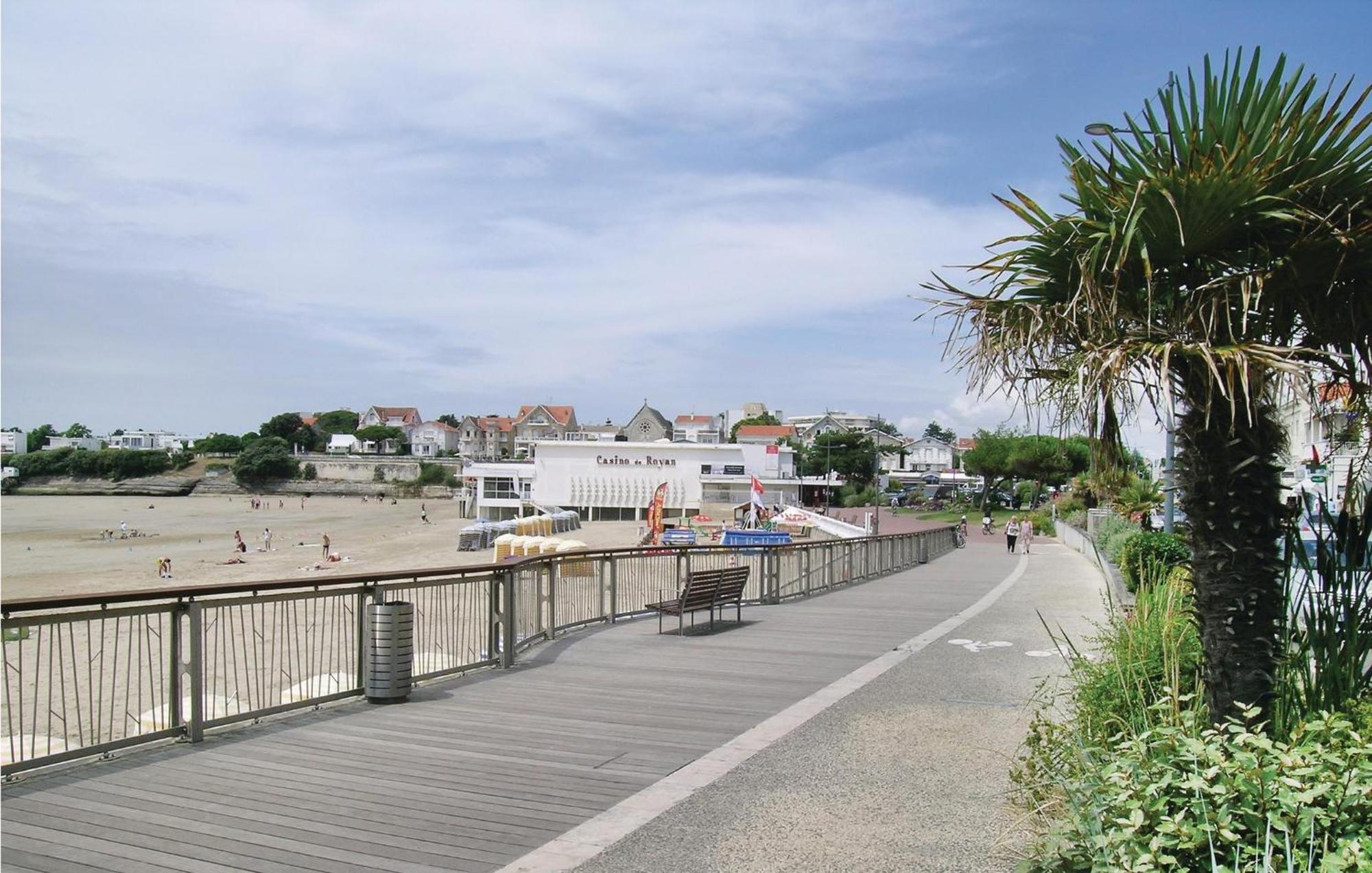 Gorgeous Apartment In Royan With Kitchen Exterior foto