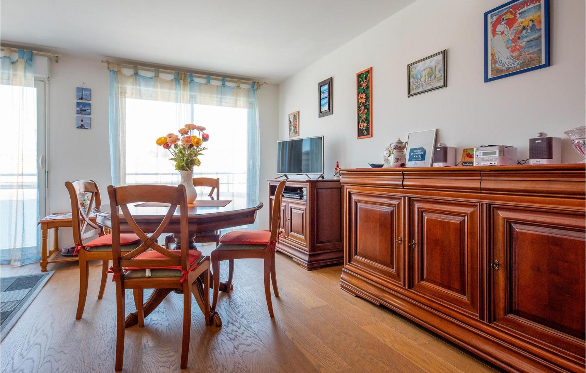 Gorgeous Apartment In Royan With Kitchen Exterior foto
